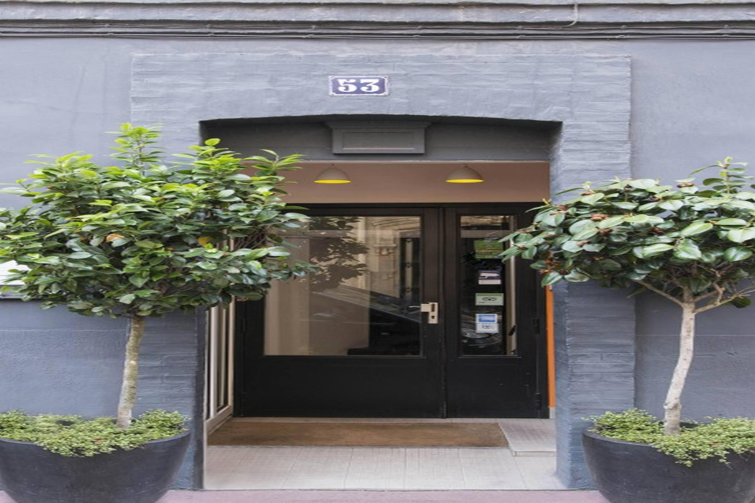 Hotel Biskui Levallois-Perret Exterior photo