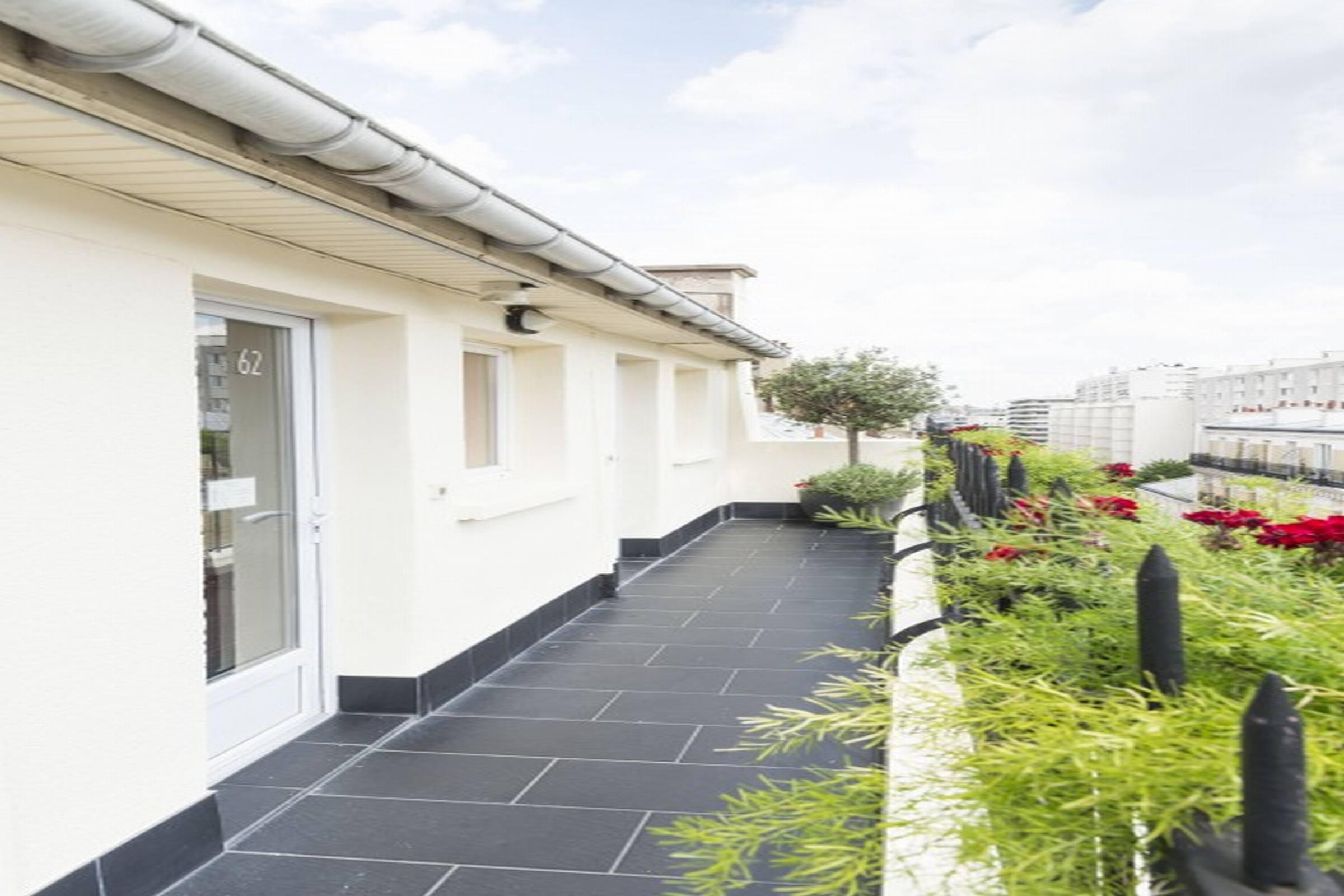Hotel Biskui Levallois-Perret Exterior photo