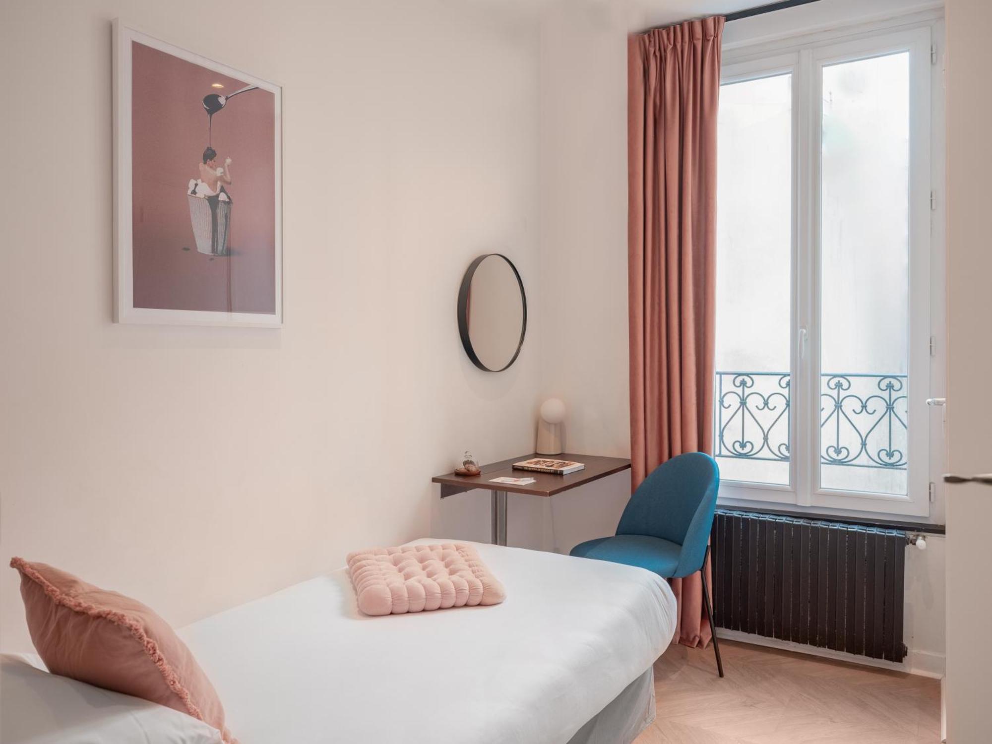 Hotel Biskui Levallois-Perret Exterior photo