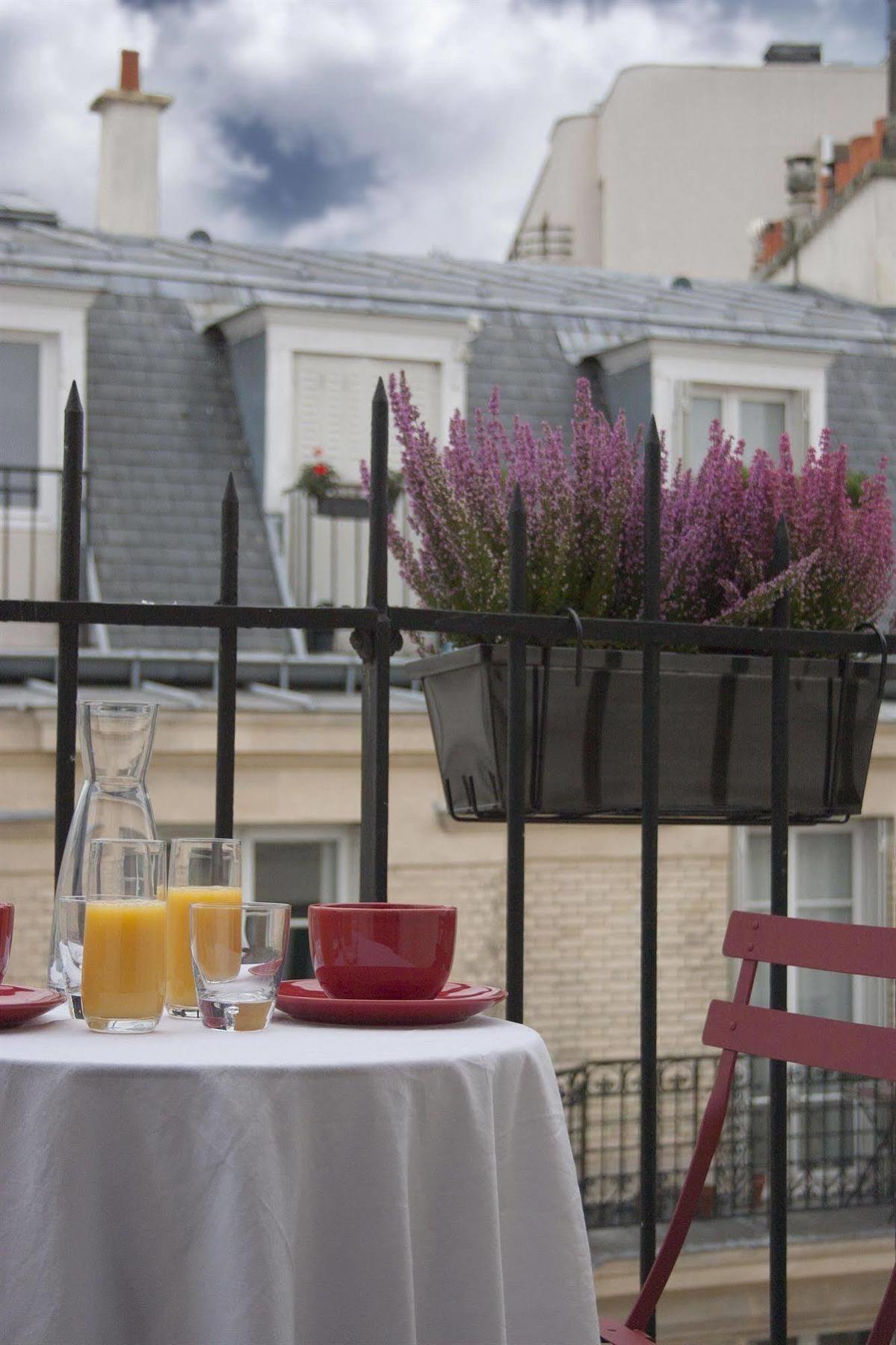 Hotel Biskui Levallois-Perret Exterior photo
